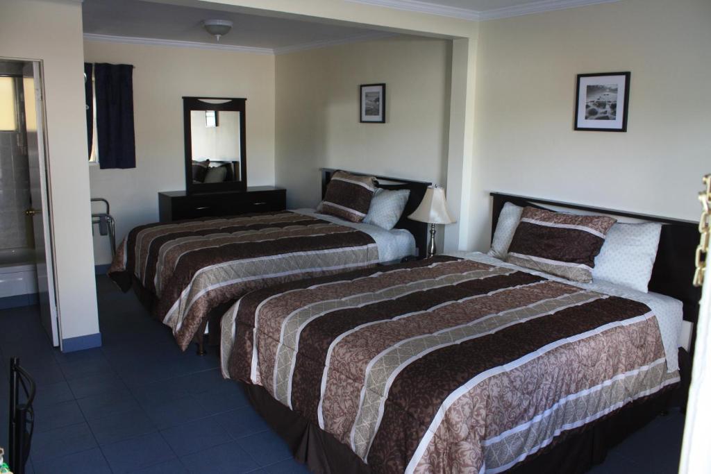 Sunny Beach Motel Пентиктон Экстерьер фото