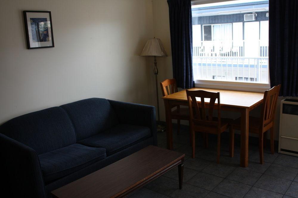 Sunny Beach Motel Пентиктон Экстерьер фото