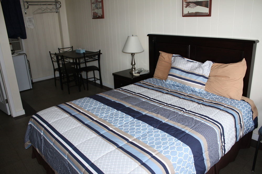 Sunny Beach Motel Пентиктон Экстерьер фото