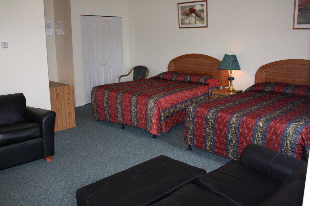 Sunny Beach Motel Пентиктон Экстерьер фото