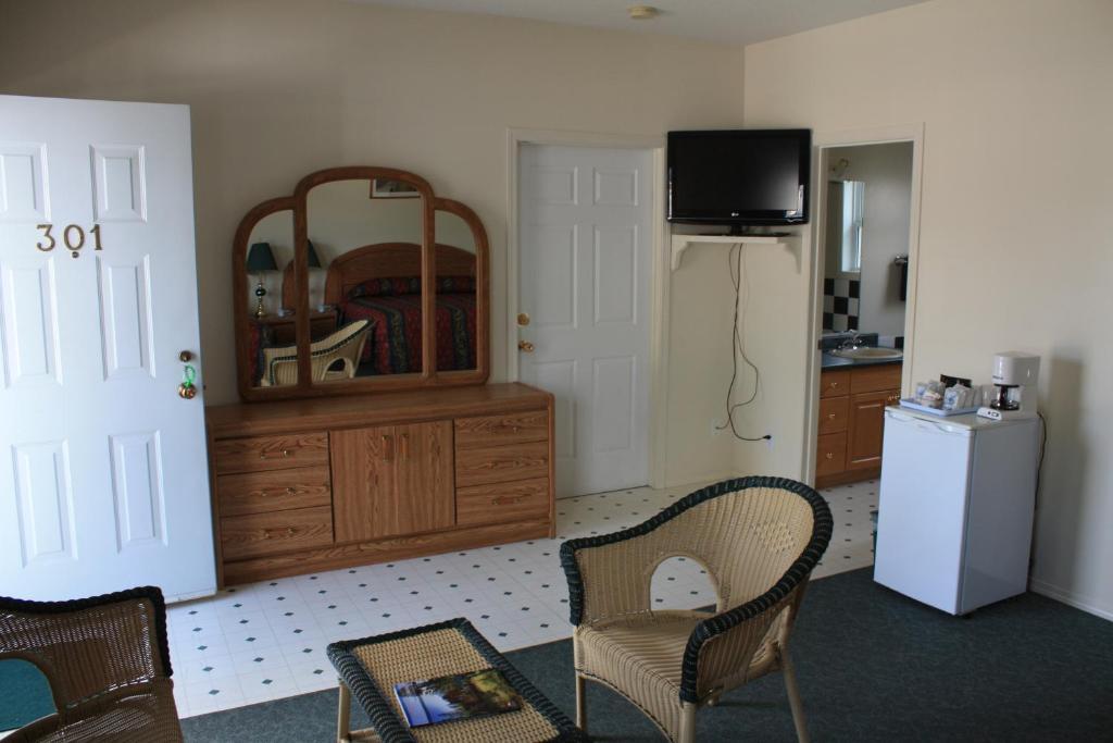 Sunny Beach Motel Пентиктон Экстерьер фото