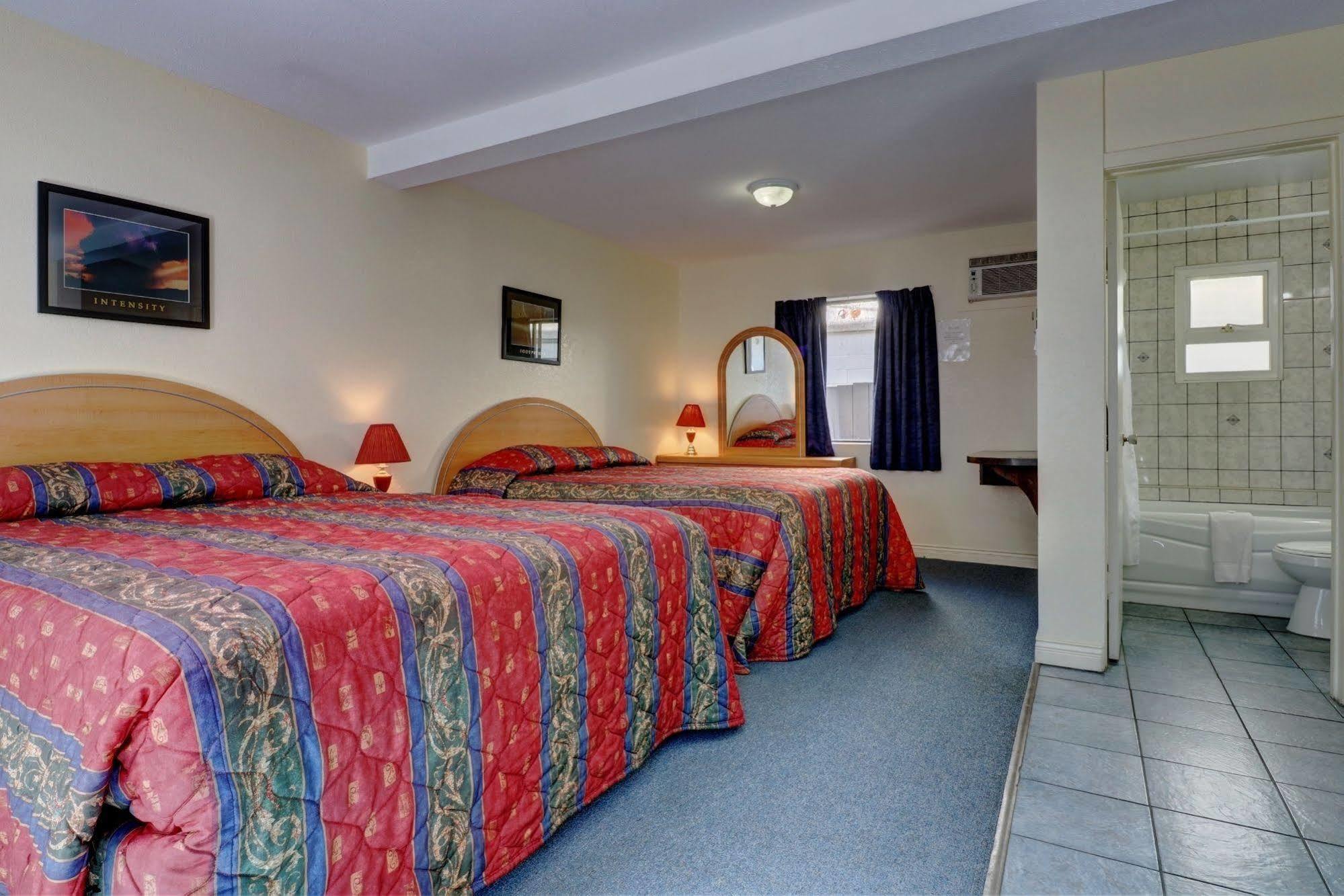 Sunny Beach Motel Пентиктон Экстерьер фото
