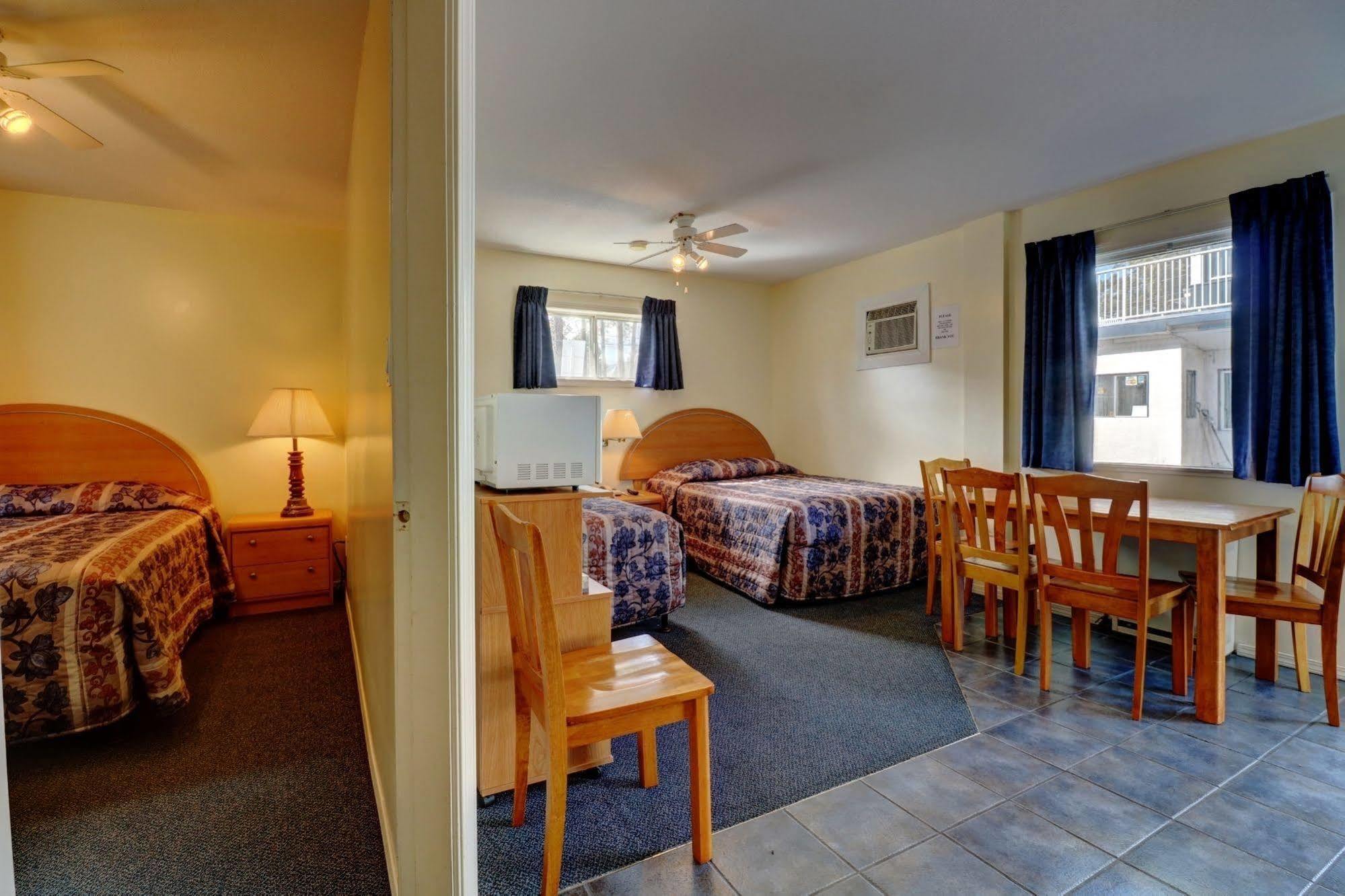 Sunny Beach Motel Пентиктон Экстерьер фото