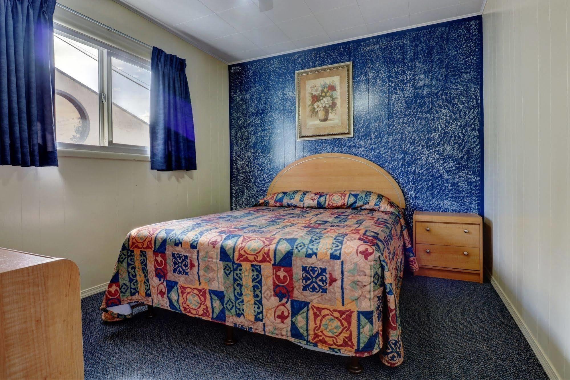 Sunny Beach Motel Пентиктон Экстерьер фото