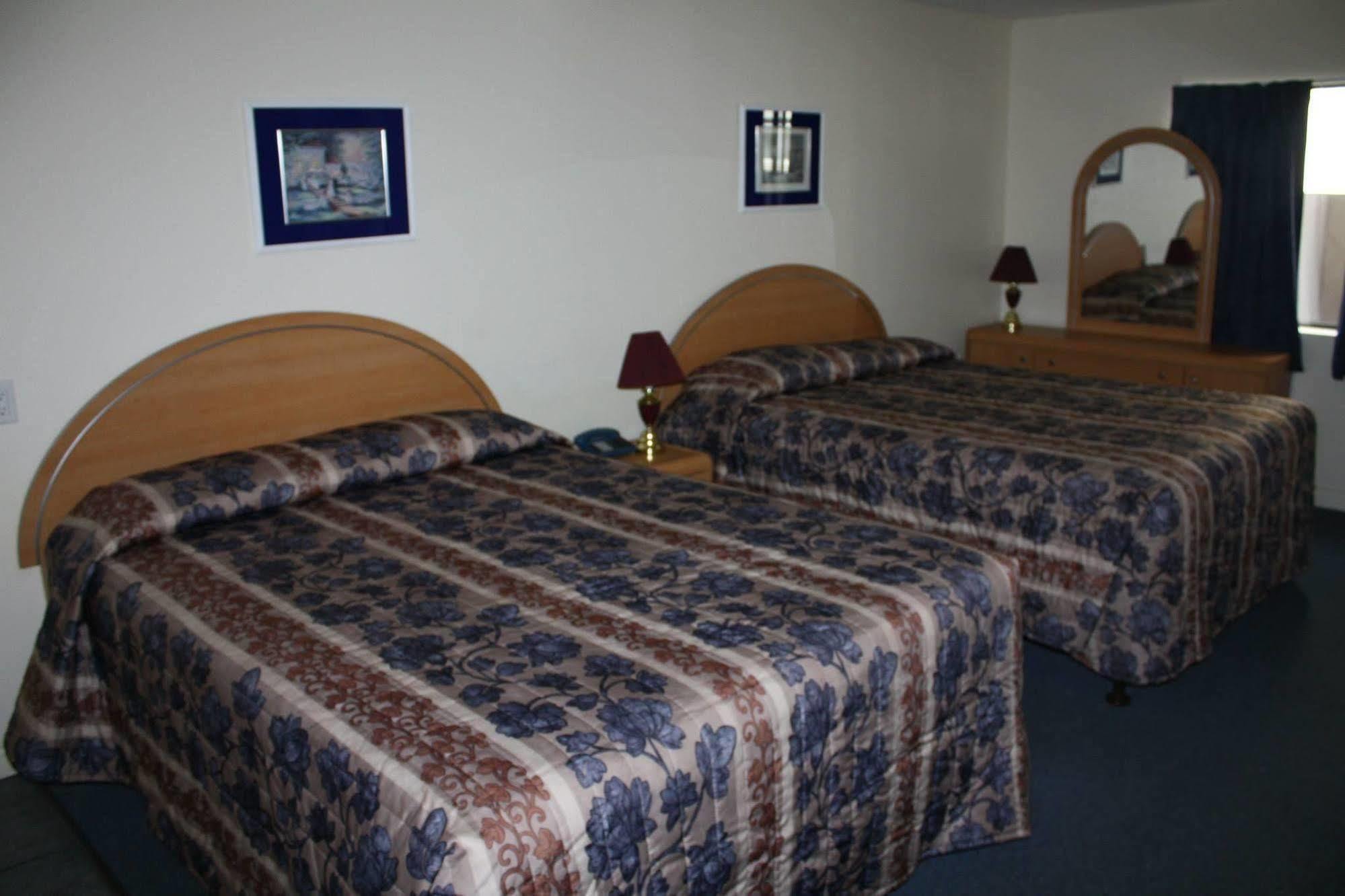 Sunny Beach Motel Пентиктон Экстерьер фото